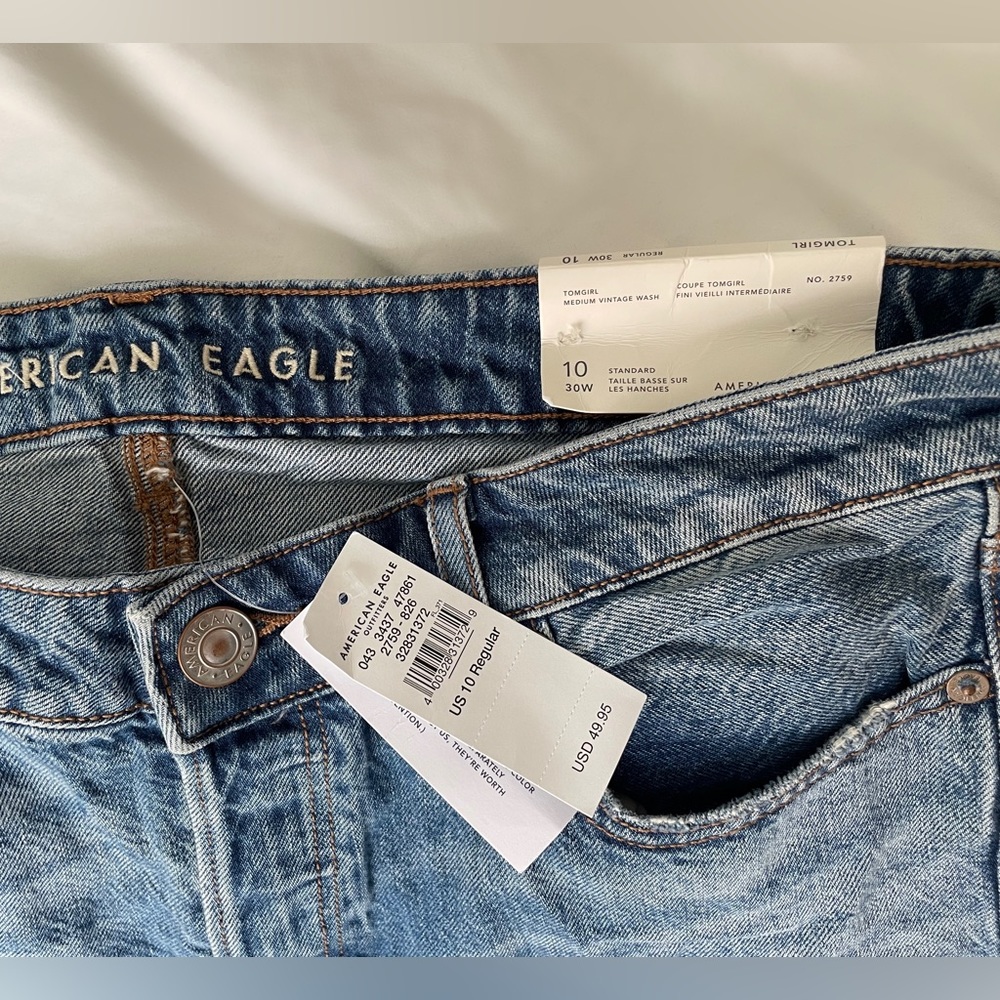 American Eagle tomgirl regular medium wash jeans